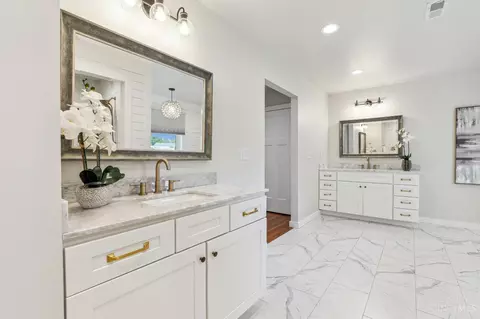 Bath - 7393 Baywind Dr, Montgomery, OH 45242 photo 3 of 5