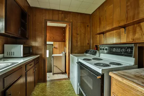Kitchen - 1024 Ansel Dr, Kettering, OH 45419 photo 2 of 3