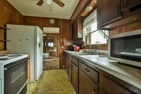 Kitchen - 1024 Ansel Dr, Kettering, OH 45419 photo 3 of 3