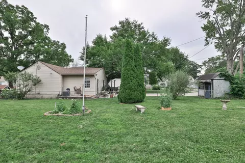 Exterior - 1024 Ansel Dr, Kettering, OH 45419 photo 5 of 8