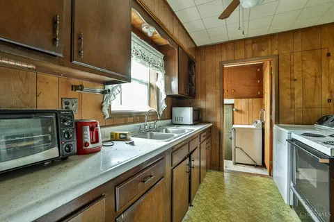 Kitchen - 1024 Ansel Dr, Kettering, OH 45419 photo 1 of 3