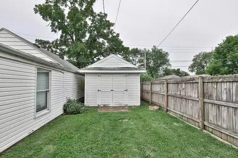 Exterior - 1024 Ansel Dr, Kettering, OH 45419 photo 4 of 8