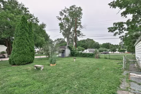 Exterior - 1024 Ansel Dr, Kettering, OH 45419 photo 6 of 8