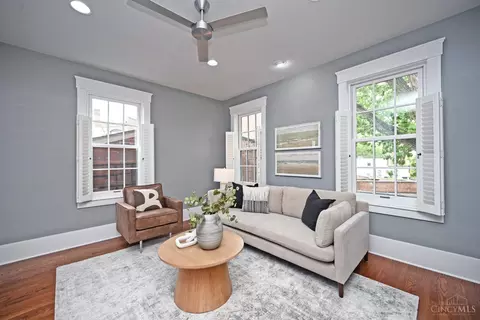 Living - 1622 Walnut St, Cincinnati, OH 45202 photo 4 of 6