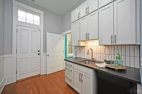 Kitchen - 1622 Walnut St, Cincinnati, OH 45202 photo 1 of 8