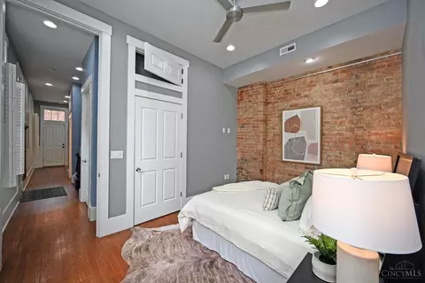 Bedroom - 1622 Walnut St, Cincinnati, OH 45202 photo 1 of 8
