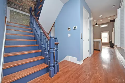Entry Way - 1622 Walnut St, Cincinnati, OH 45202 photo 13 of 17