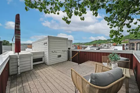 Exterior - 1622 Walnut St, Cincinnati, OH 45202 photo 5 of 13