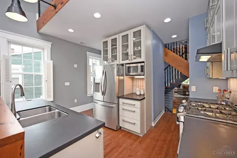 Kitchen - 1622 Walnut St, Cincinnati, OH 45202 photo 7 of 8