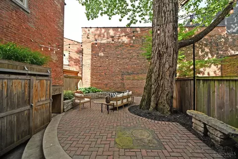 Exterior - 1622 Walnut St, Cincinnati, OH 45202 photo 6 of 13