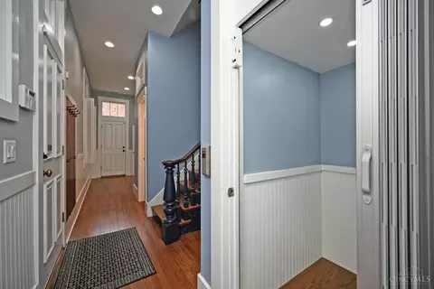 Entry Way - 1622 Walnut St, Cincinnati, OH 45202 photo 2 of 17