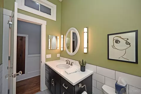 Bath - 1622 Walnut St, Cincinnati, OH 45202 photo 3 of 12