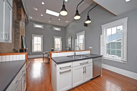 Kitchen - 1622 Walnut St, Cincinnati, OH 45202 photo 6 of 8