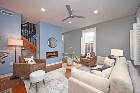 Living - 1622 Walnut St, Cincinnati, OH 45202 photo 3 of 6