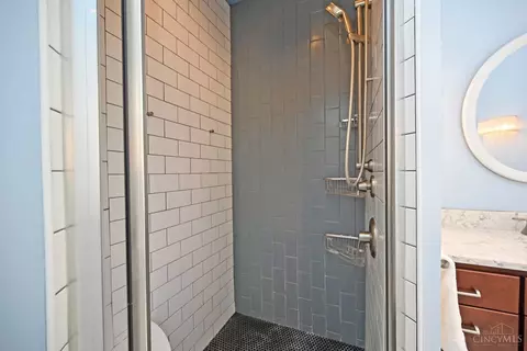 Bath - 1622 Walnut St, Cincinnati, OH 45202 photo 8 of 12