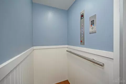 Entry Way - 1622 Walnut St, Cincinnati, OH 45202 photo 3 of 17