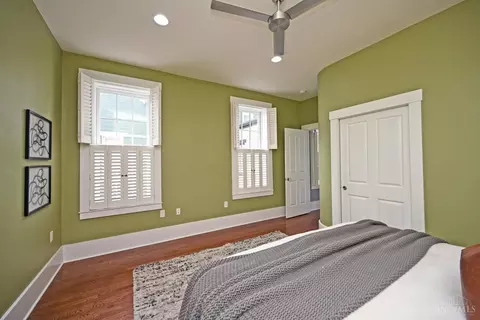 Bedroom - 1622 Walnut St, Cincinnati, OH 45202 photo 6 of 8