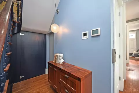 Entry Way - 1622 Walnut St, Cincinnati, OH 45202 photo 6 of 17