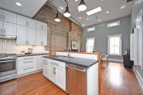 Kitchen - 1622 Walnut St, Cincinnati, OH 45202 photo 2 of 8