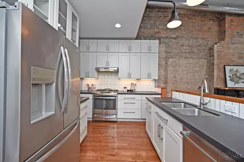 Kitchen - 1622 Walnut St, Cincinnati, OH 45202 photo 3 of 8