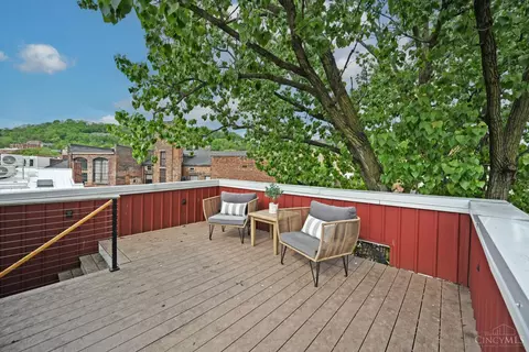 Exterior - 1622 Walnut St, Cincinnati, OH 45202 photo 3 of 13