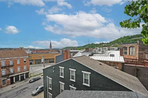 View/Area - 1622 Walnut St, Cincinnati, OH 45202 photo 1 of 1