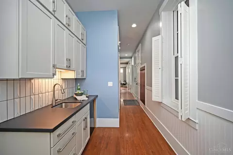 Entry Way - 1622 Walnut St, Cincinnati, OH 45202 photo 8 of 17