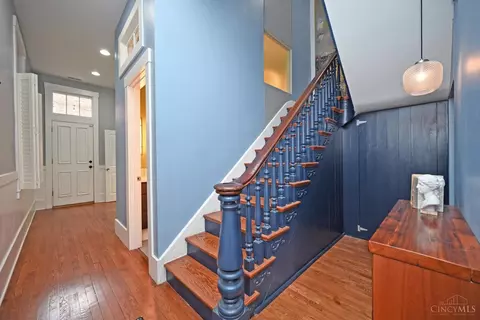 Entry Way - 1622 Walnut St, Cincinnati, OH 45202 photo 4 of 17