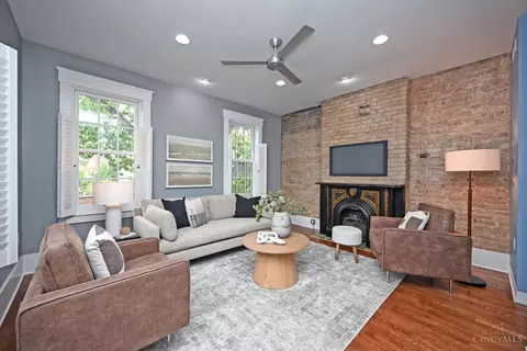 Living - 1622 Walnut St, Cincinnati, OH 45202 photo 1 of 6