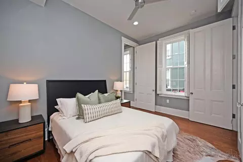 Bedroom - 1622 Walnut St, Cincinnati, OH 45202 photo 3 of 8