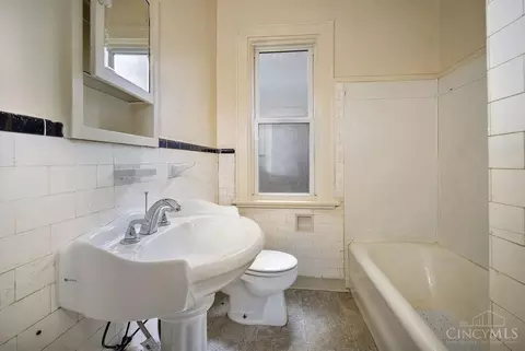 Bath - 1226 Rutledge Ave, Cincinnati, OH 45205 photo 2 of 2