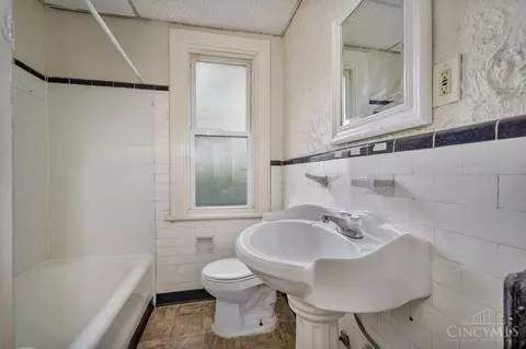 Bath - 1226 Rutledge Ave, Cincinnati, OH 45205 photo 1 of 2