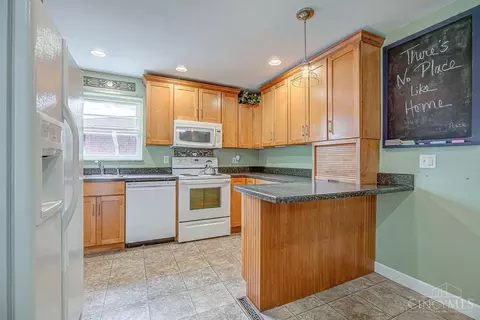 Kitchen - 9366 Neil Dr, Cincinnati, OH 45231 photo 2 of 6