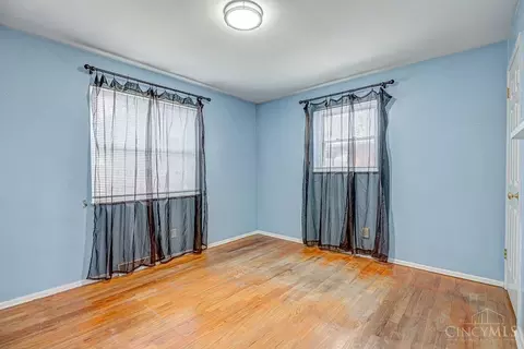 Bedroom - 9366 Neil Dr, Cincinnati, OH 45231 photo 3 of 6