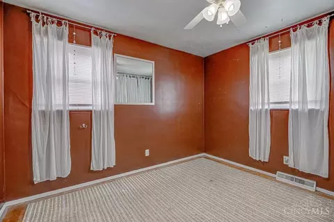 Bedroom - 9366 Neil Dr, Cincinnati, OH 45231 photo 1 of 6