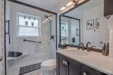 Bath - 9366 Neil Dr, Cincinnati, OH 45231 photo 1 of 2