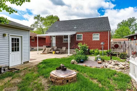 Exterior - 9366 Neil Dr, Cincinnati, OH 45231 photo 5 of 8