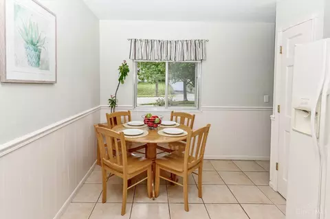 Dining - 3982 Warren Ave, Fairfax, OH 45227 photo 1 of 2