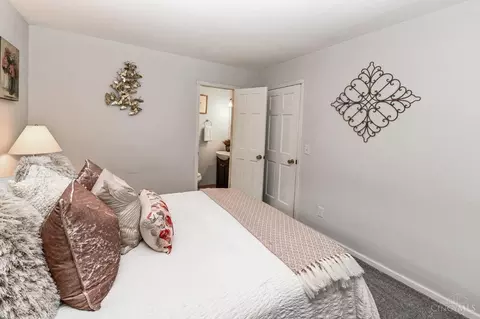 Bedroom - 3982 Warren Ave, Fairfax, OH 45227 photo 7 of 7