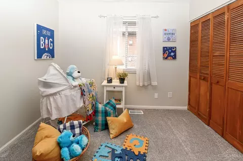 Bedroom - 3982 Warren Ave, Fairfax, OH 45227 photo 2 of 7