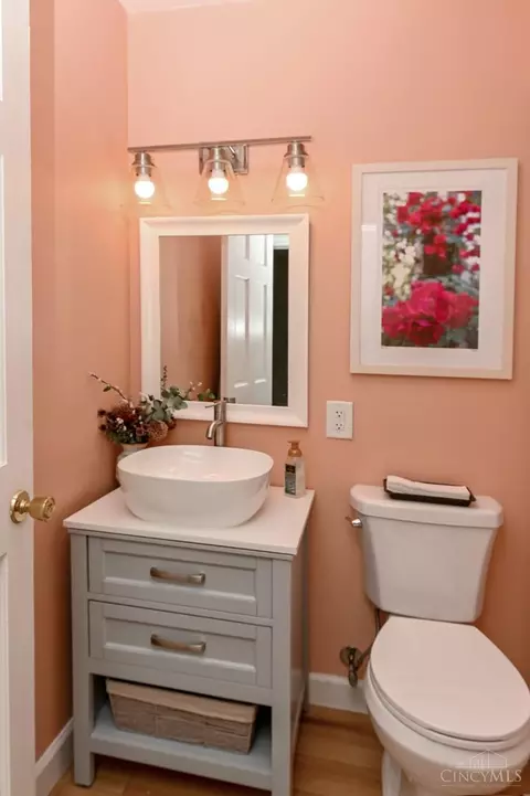 Bath - 3982 Warren Ave, Fairfax, OH 45227 photo 2 of 4