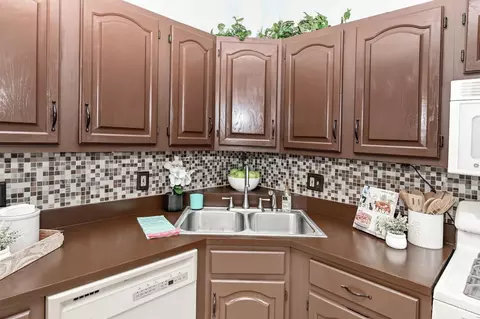 Kitchen - 3982 Warren Ave, Fairfax, OH 45227 photo 2 of 3