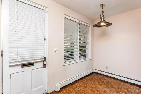 Entry Way - 1271 Ida St, Cincinnati, OH 45202 photo 5 of 6