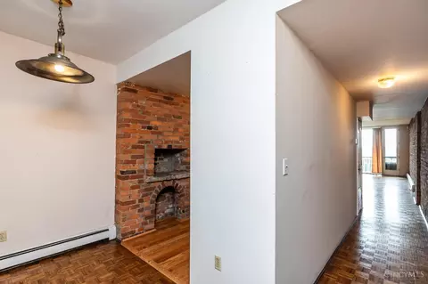 Entry Way - 1271 Ida St, Cincinnati, OH 45202 photo 4 of 6