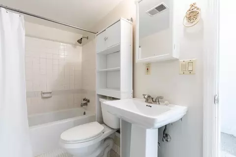 Bath - 1271 Ida St, Cincinnati, OH 45202 photo 3 of 3