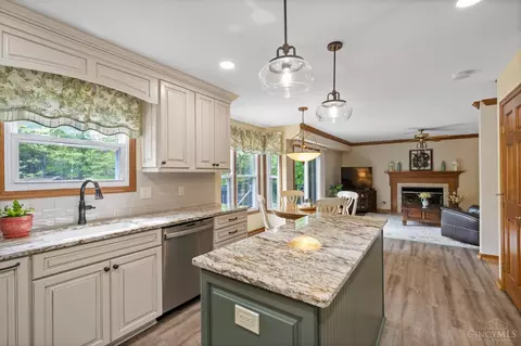 871 Surrey Trl, Cincinnati, OH 45245 photo 7