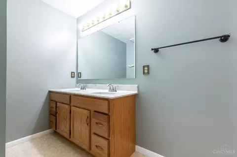 4151 Balfour Dr, Cincinnati, OH 45245 photo 17