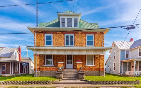 52 Elm St, Peebles, OH 45660