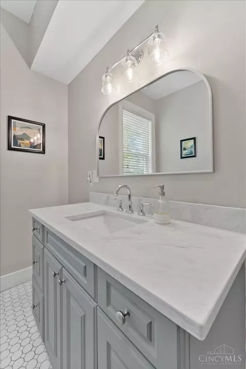 Bath - 1716 Mcmillan St, Cincinnati, OH 45206 photo 3 of 6