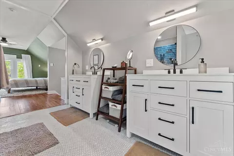 Bath - 1716 Mcmillan St, Cincinnati, OH 45206 photo 4 of 6
